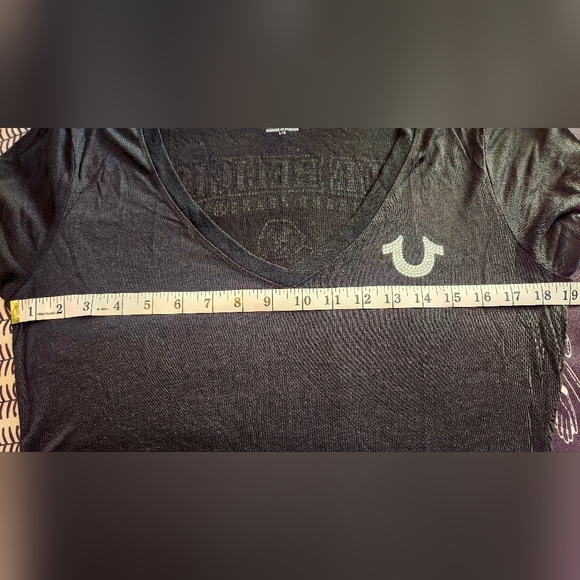 **NWT** - True Religion - CRYSTAL BUDDHA GRAPHIC V-NECK TEE - Black - **NWT** - Picture 13 of 14